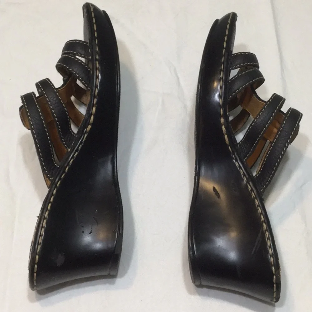 b.o.c. Black Leather Wedges​